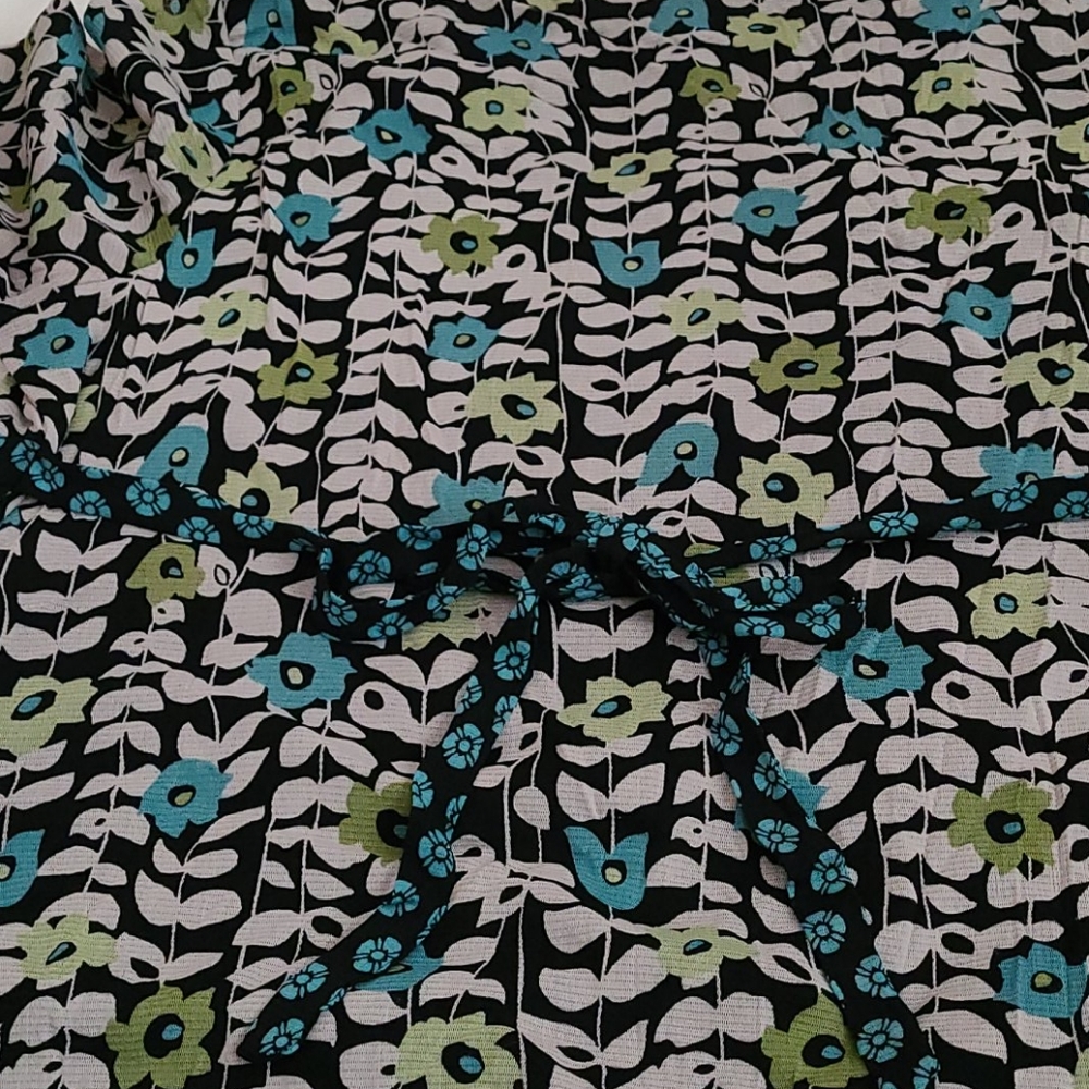 Cute flower top - Picture 4 of 4